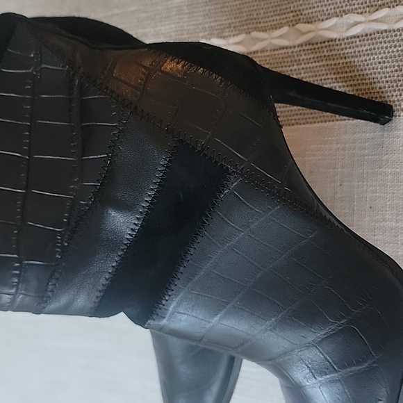 EUC Vince Camuto size 6.5 black Women's Saraalan Fashion Boot new years - Picture 10 of 11